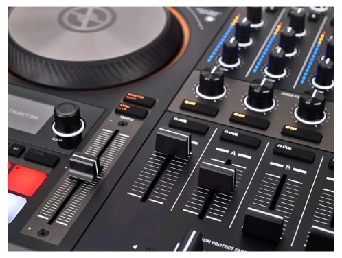 Native Instruments TRAKTOR KONTROL S4 MKIII