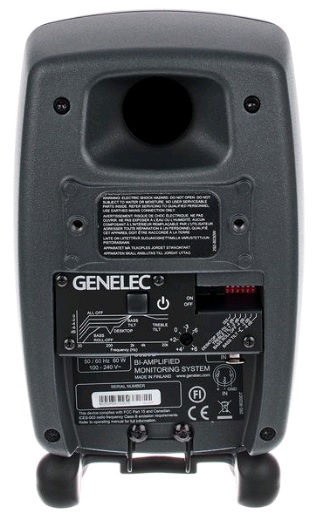 PAR Genelec 8020 DPM com suportes K&M