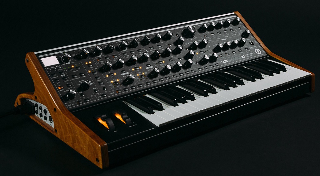 [A/004631] Moog Subsequent 37 Image 